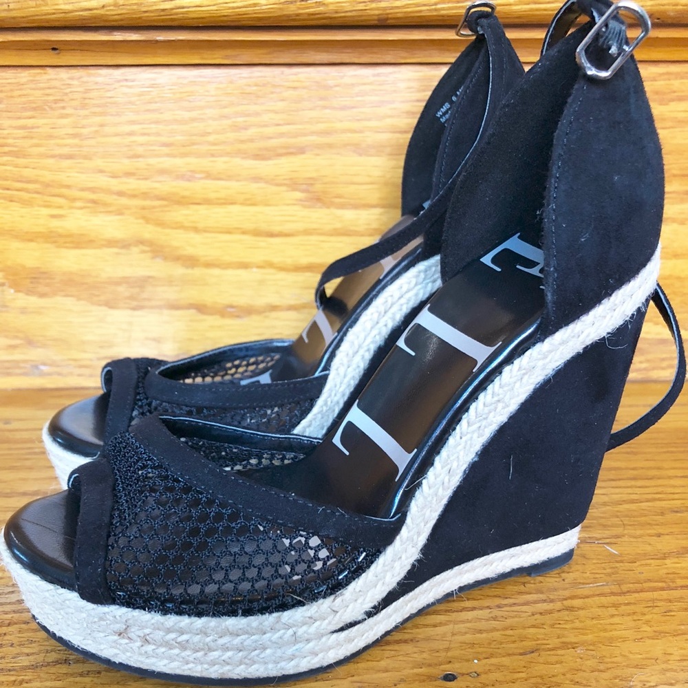 Women’s wedges size 6